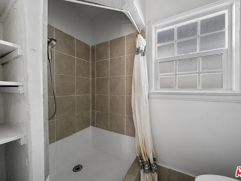1238 S Beverly Glen Blvd #1 — Photo 10