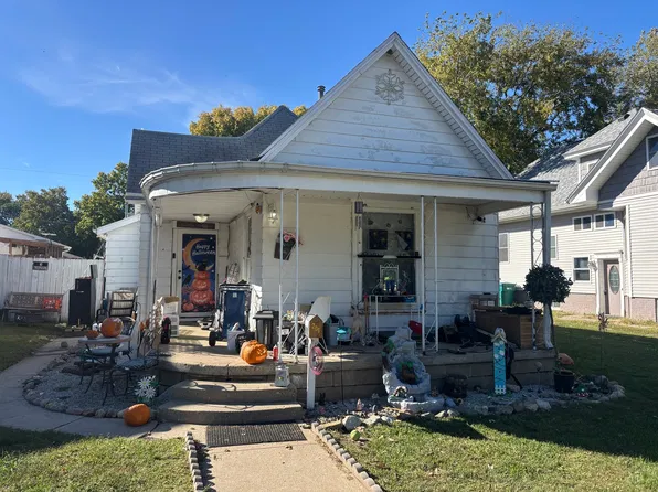206 N Oak St, Villa Grove, IL 61956