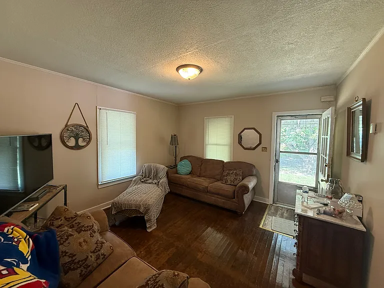 1012 Sunnyslope St — Photo 2