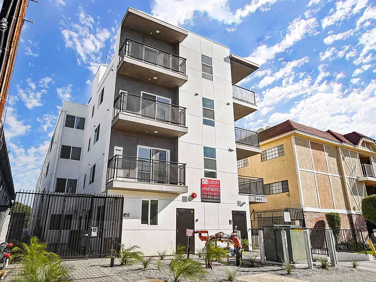 YaYa Columbus Apartments — Photo 1