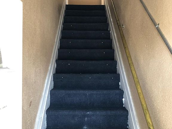 3rd image of 924 W 2nd St APT B