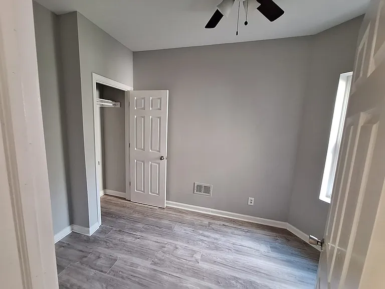 5635 Lansdowne Ave — Photo 13