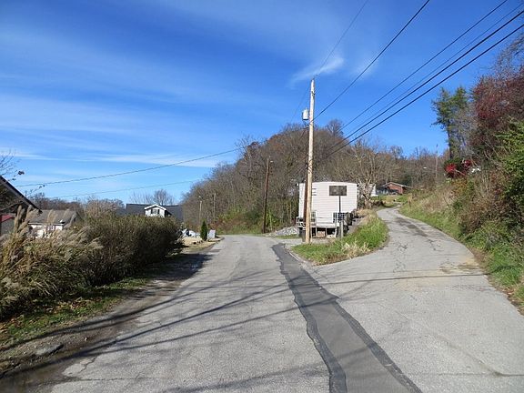 4th image of 108 Lane St