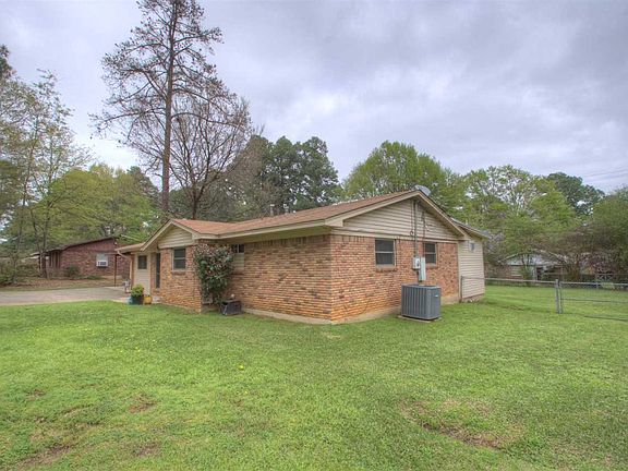 4th image of 12 Holly Ln