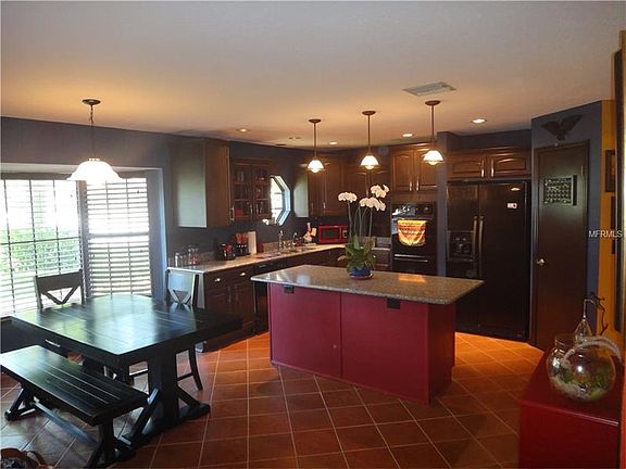 2nd image of 10676 Lakehill Dr