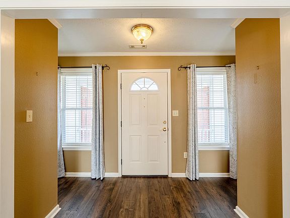 5th image of 305 Crain Dr