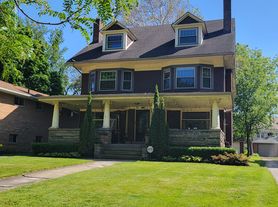 9725 Lake Ave, Cleveland, OH