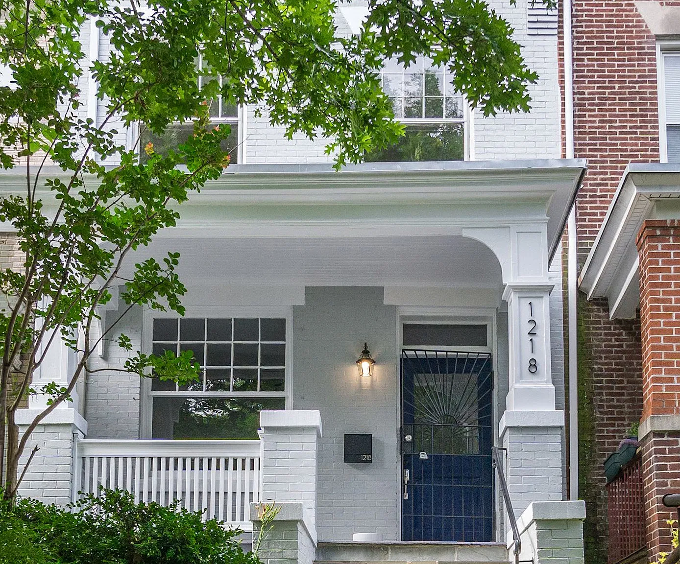 2 bed, 720 sqft, $2,400 — Photo 1