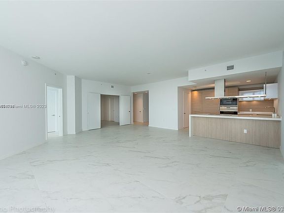 4th image of 17111 Biscayne Blvd Unit 1504
