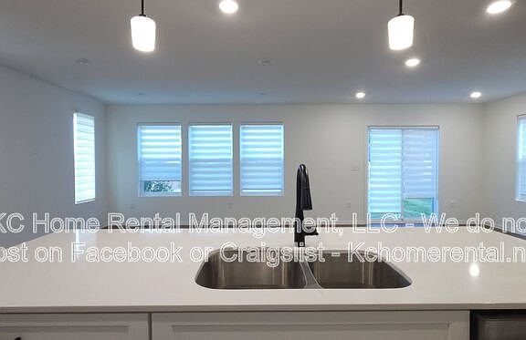 3rd image of 8716 SW Edgewater Dr