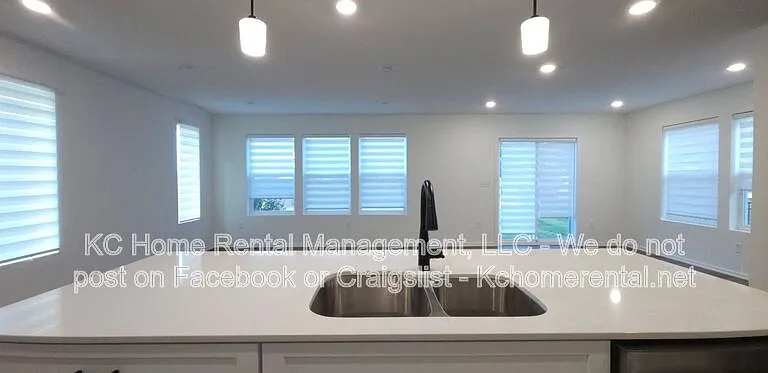 8716 SW Edgewater Dr — Photo 3