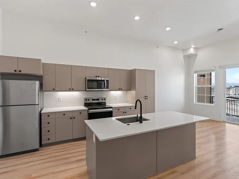 188 N 800th St E #4 — Photo 14