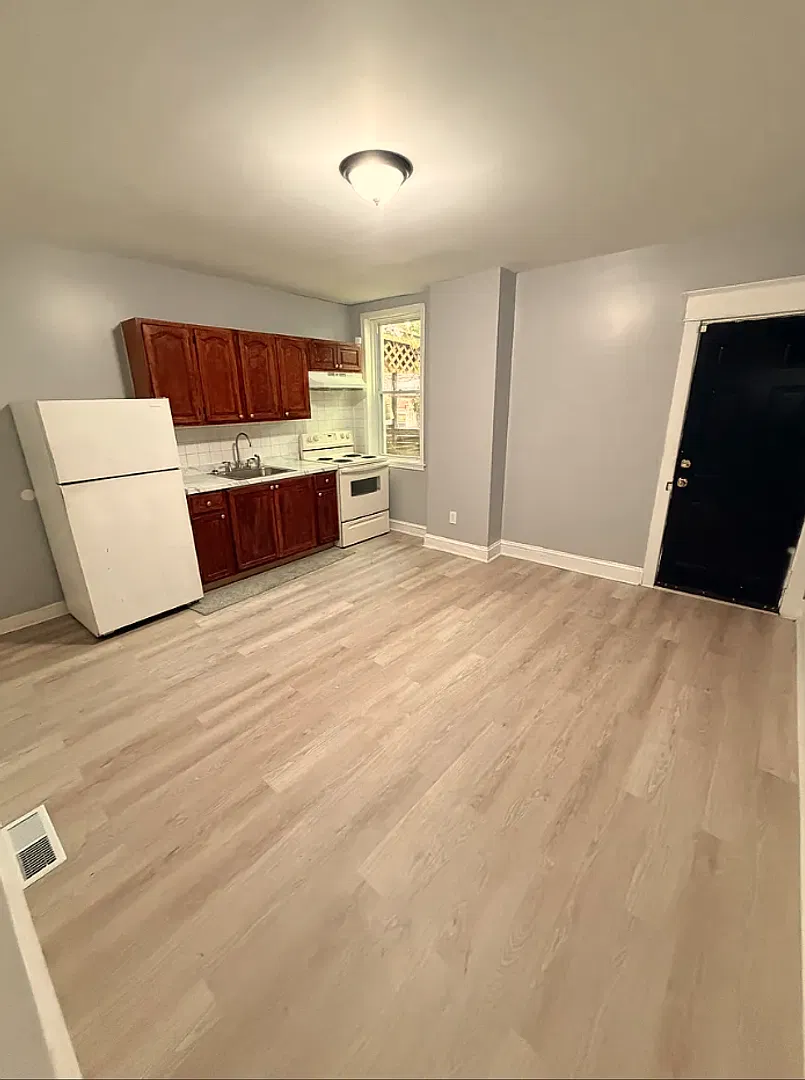 6132 Glenmore Ave., 2 bedrooms, 1 bathroom for $1,299/month — Photo 4