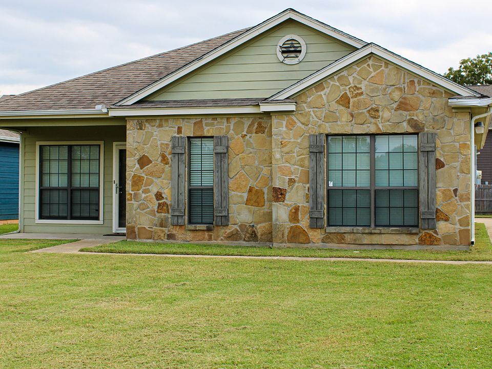 1st image of 208 Garden Dr