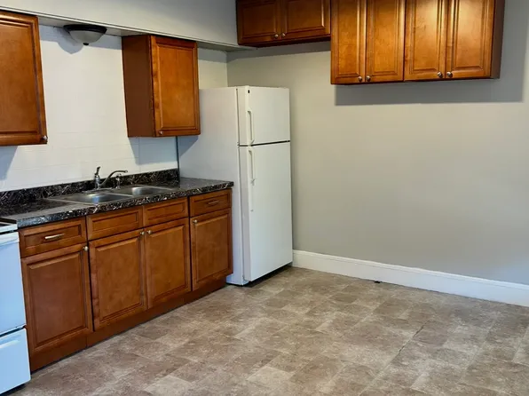 814 Monroe Ave APT 1, Charleston, IL 61920