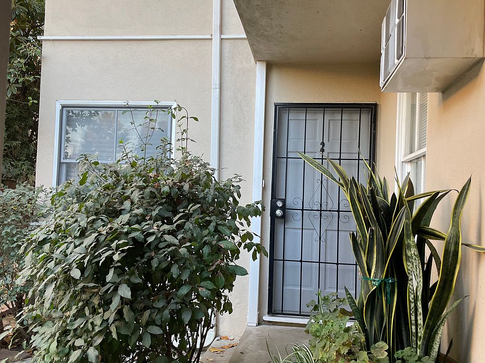 Front door has a security gate, which allows you to leave your front door open for cross air breeze with the kitchen French entry door.