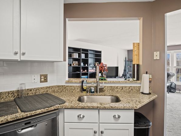 1 Riverview Blvd APT 8-207, Methuen, MA 01844