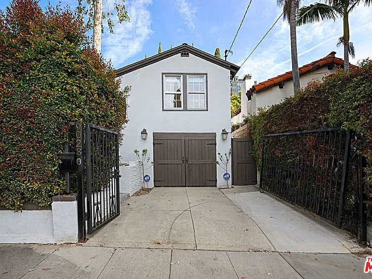 9023 Phyllis Ave — Photo 3