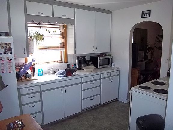 3rd image of 1003 W F St