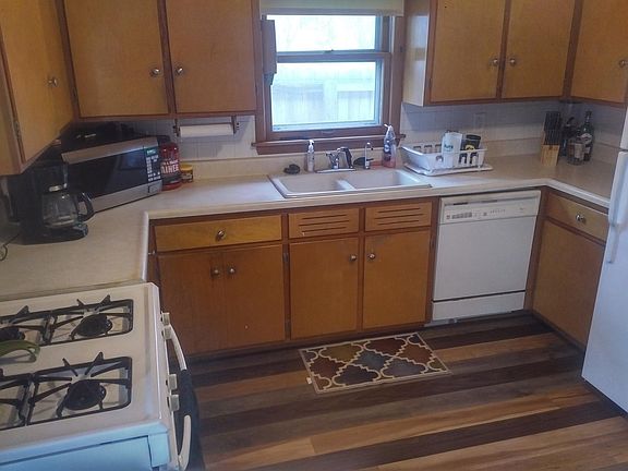 2nd image of 630 W Lombard St