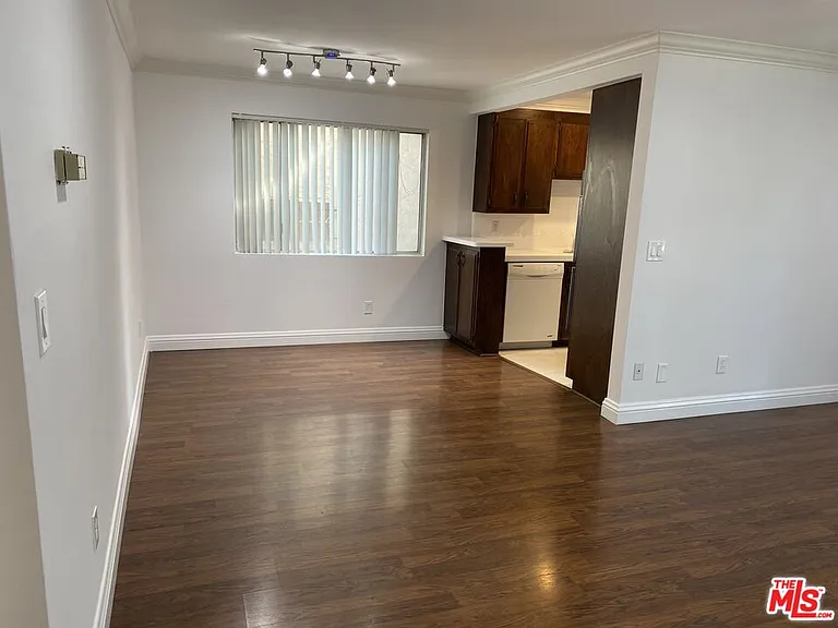 1224 S Barrington Ave #101 — Photo 2