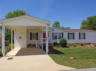 437 Riverwind Dr, Hendersonville, NC 28739