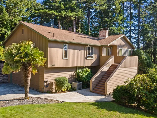 2490 Troy Ln, North Bend, OR 97459