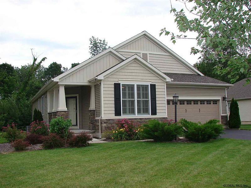 3rd image of 15 MILLTOWNE Drive