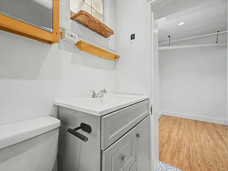 523 E 12th Ave #10 — Photo 8