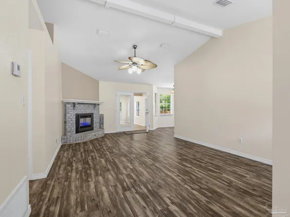 6668 Delhi Dr, Milton, FL 32583