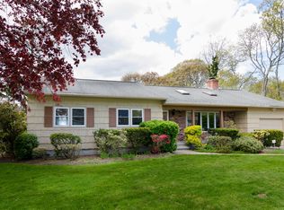 20 Middle Rd, Hampton Bays, NY 11946