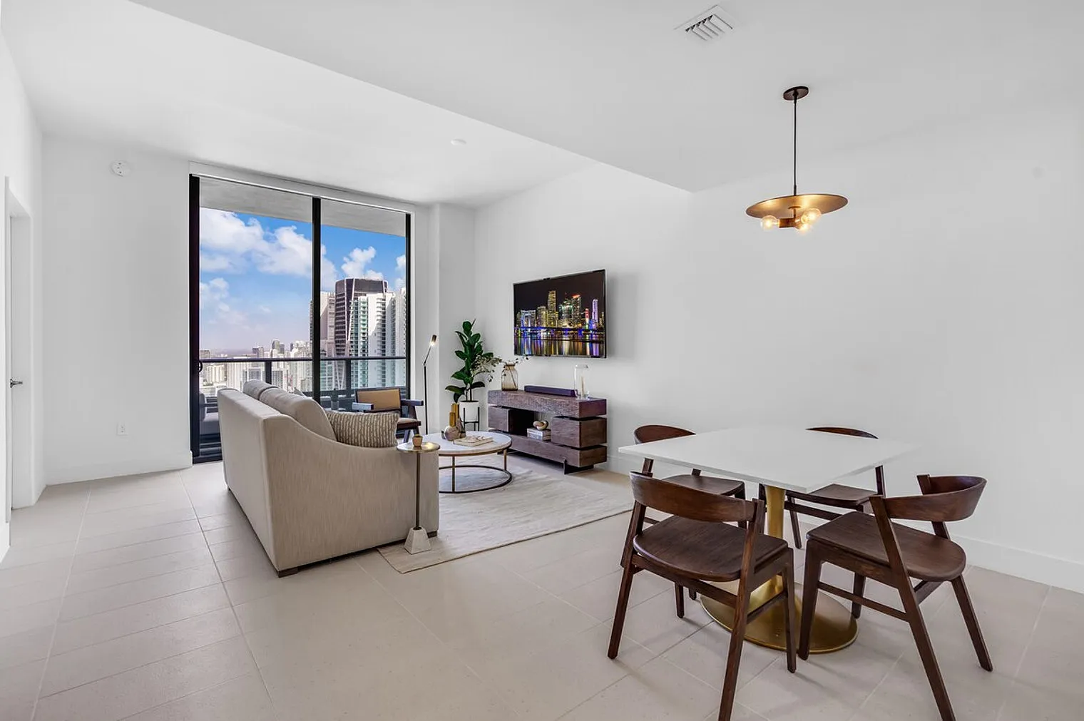1 bed, 1.0 bath, 645 sqft, $6,319 — Photo 2