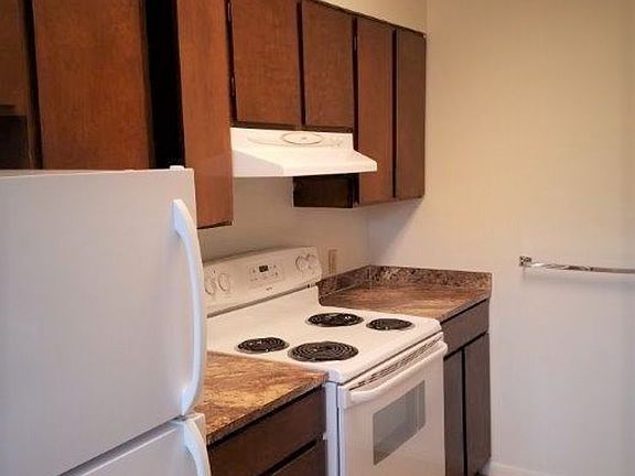 2nd image of 1420 Lakeway Dr APT 3