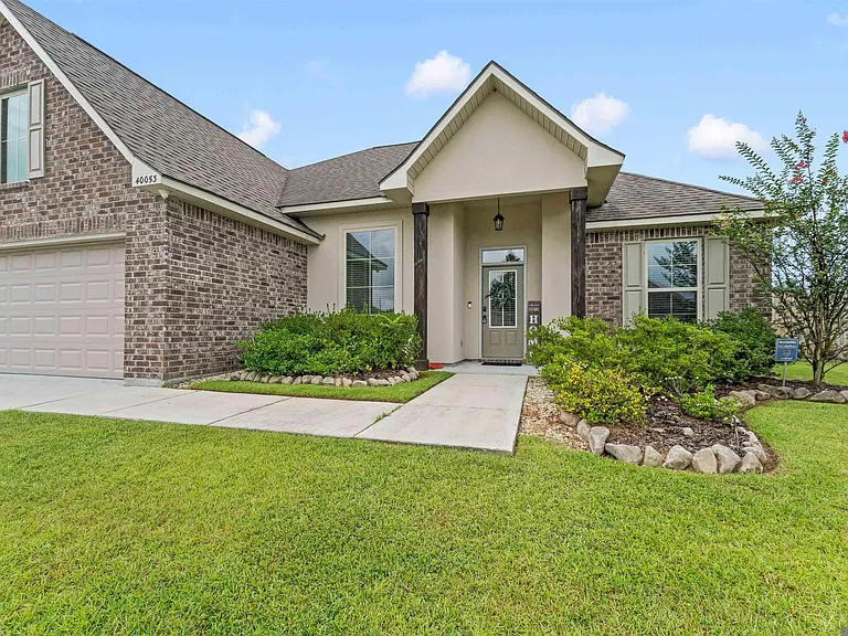40053 Maddie Dr — Photo 2