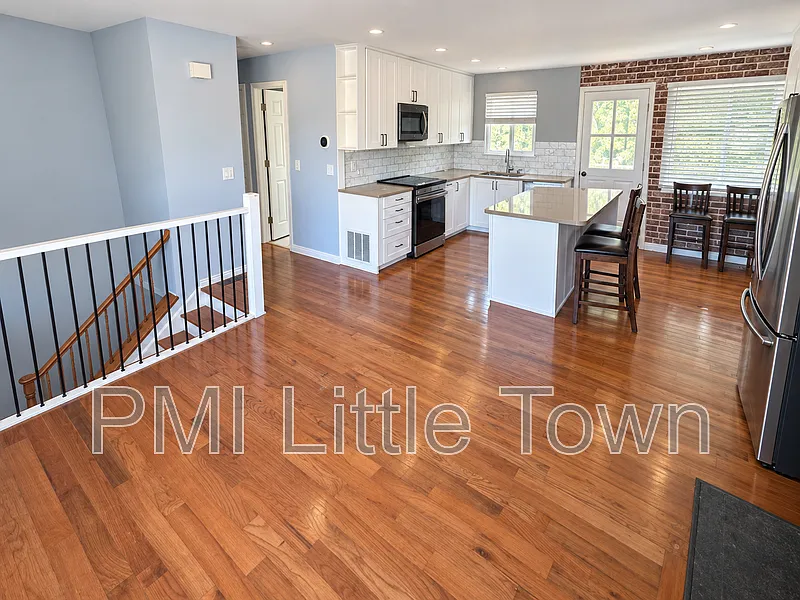 4 bed, 2.0 bath, 1570 sqft, $2,895 — Photo 4