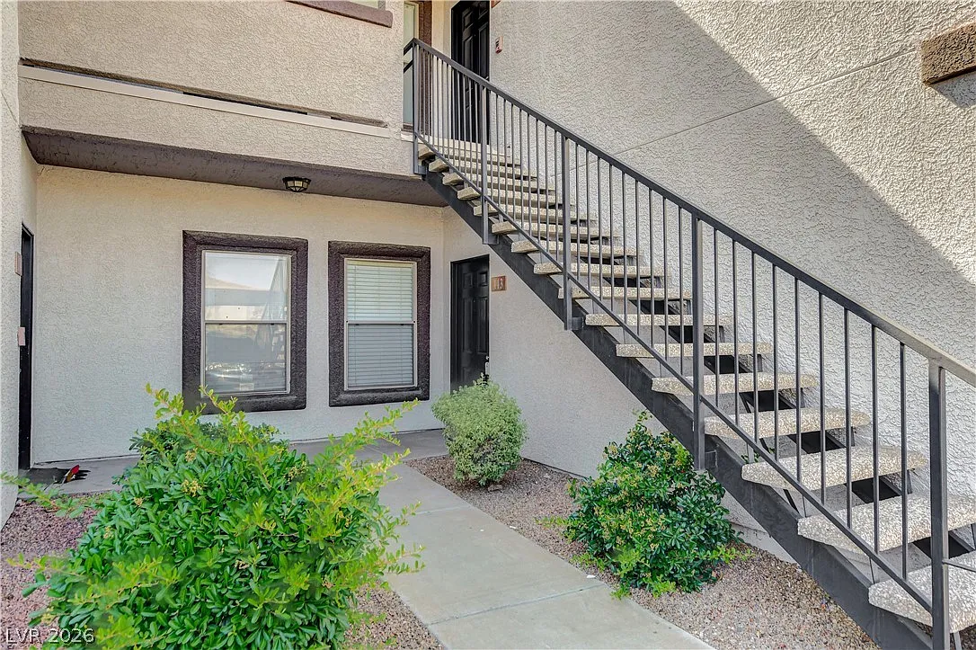 1 bed, 1.0 bath, 775 sqft, $1,100 — Photo 2