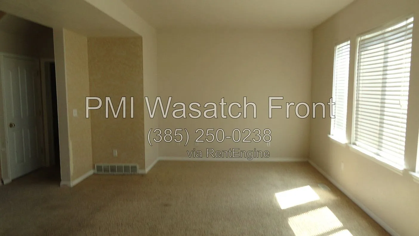 3 bed, 2.5 bath, 1748 sqft, $1,950 — Photo 2