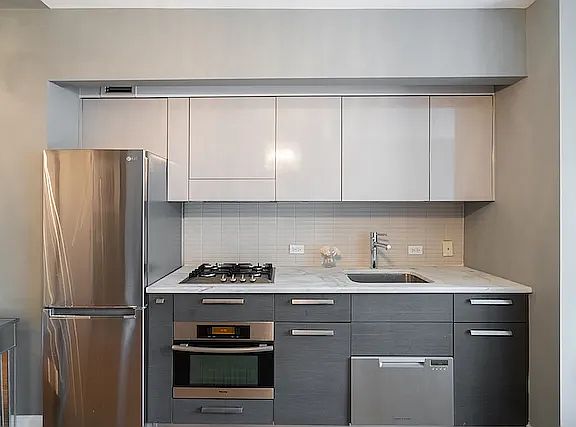 2nd image of 505 W 47th St #6BS