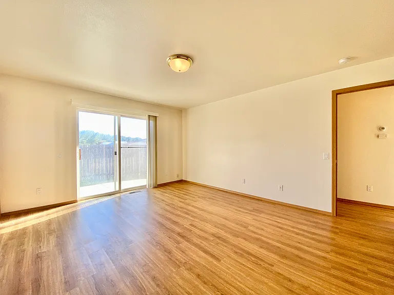 811 Jamie Dr — Photo 8