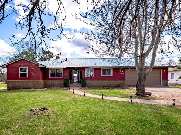 6671 Maple St, North Branch, MN 55056