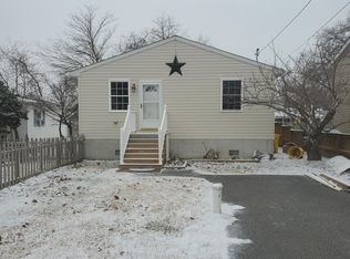 7824 Bodkin View Dr, Pasadena, MD 21122