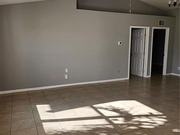 3rd image of 2812 NE 4th Pl