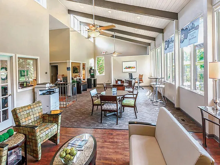 RESIDENT LOUNGE