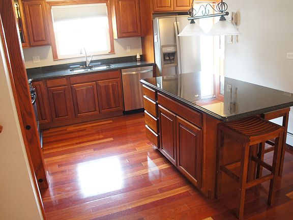 5th image of 10516 S Kolmar Ave
