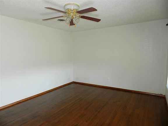 3rd image of 16 NW 25th St