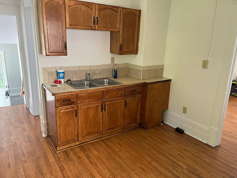 1710 Grace Ave NE — Photo 6