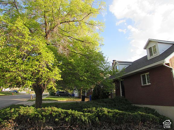 3rd image of 3166 S Linden St