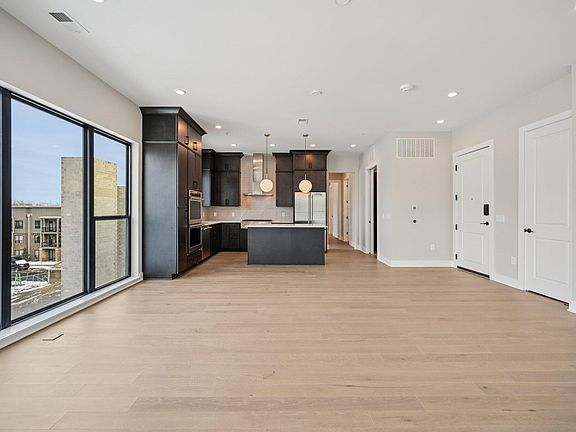 4th image of 2842 Gunnison Dr #401