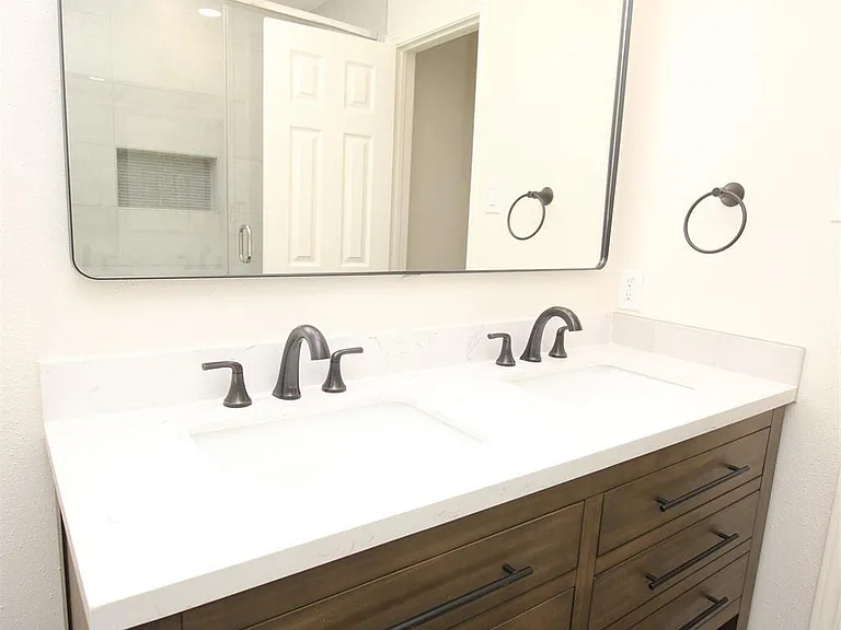 805 Willow Creek Dr — Photo 17