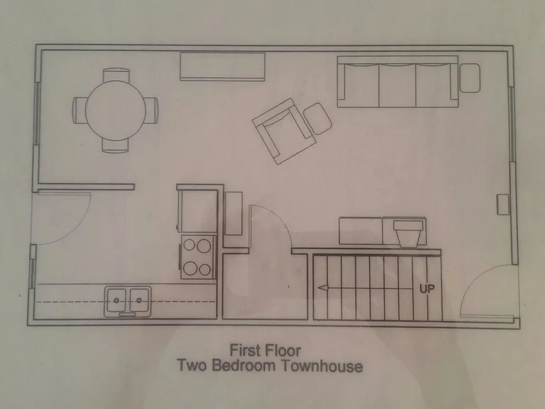 Broadmoor Manor — Photo 10